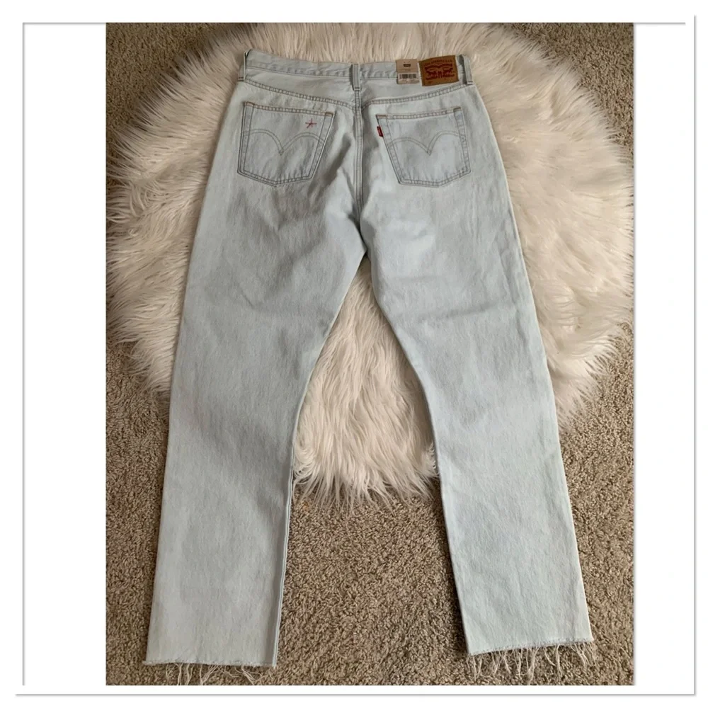 NWT Levi's 501 Light Wash Embroidered Jeans Blue Size 32 - Picture 7 of 15
